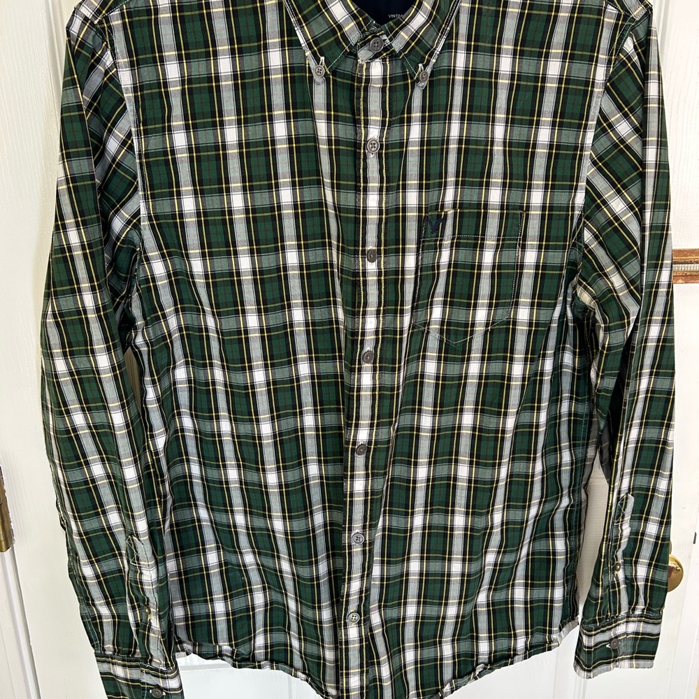 American Eagle Men's Green Plaid Button-Down Shirt